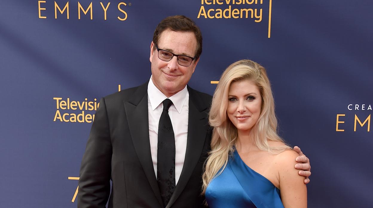 Bob Saget, de «Padres forzosos», se casa con Kelly Rizzo en una ceremonia en la playa