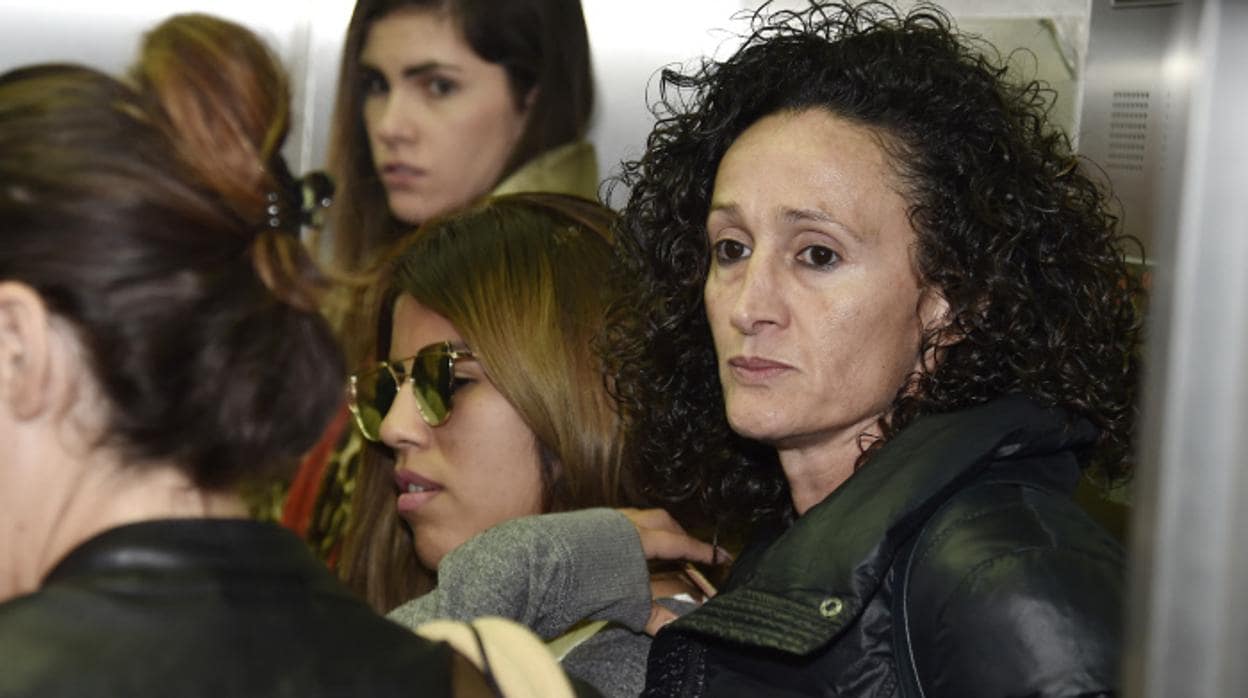 Isabel Pantoja ataca a Dulce en su peor momento: le reclama 150.000 euros por su honor