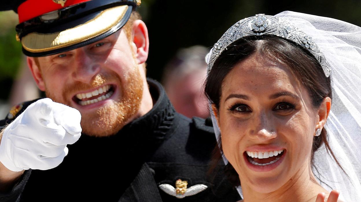 El Príncipe Harry junto a su mujer Meghan Markle, el día de su boda