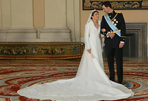 El vestido de novia de la Reina Letizia es una de sus creaciones más icónicas