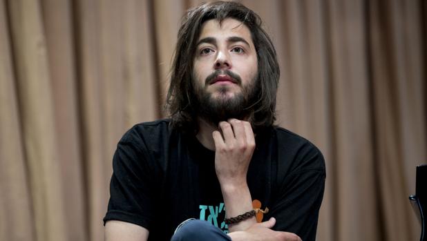 Salvador Sobral se casa por sorpresa con la actriz francesa Jenna Thiam