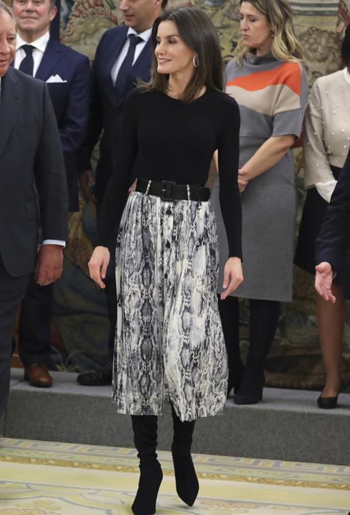 La perfecta falda de rebajas de la Reina Letizia que solo cuesta 13 euros