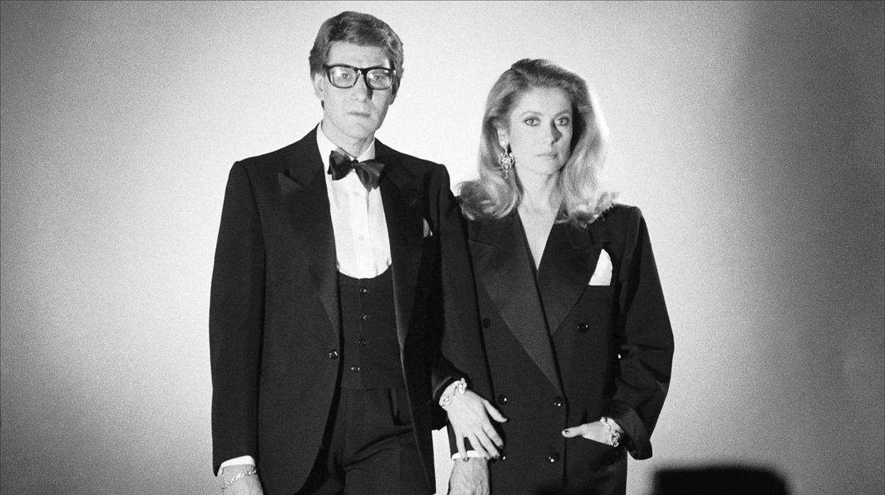 Yves Saint Laurent y Catherine Deneuve y