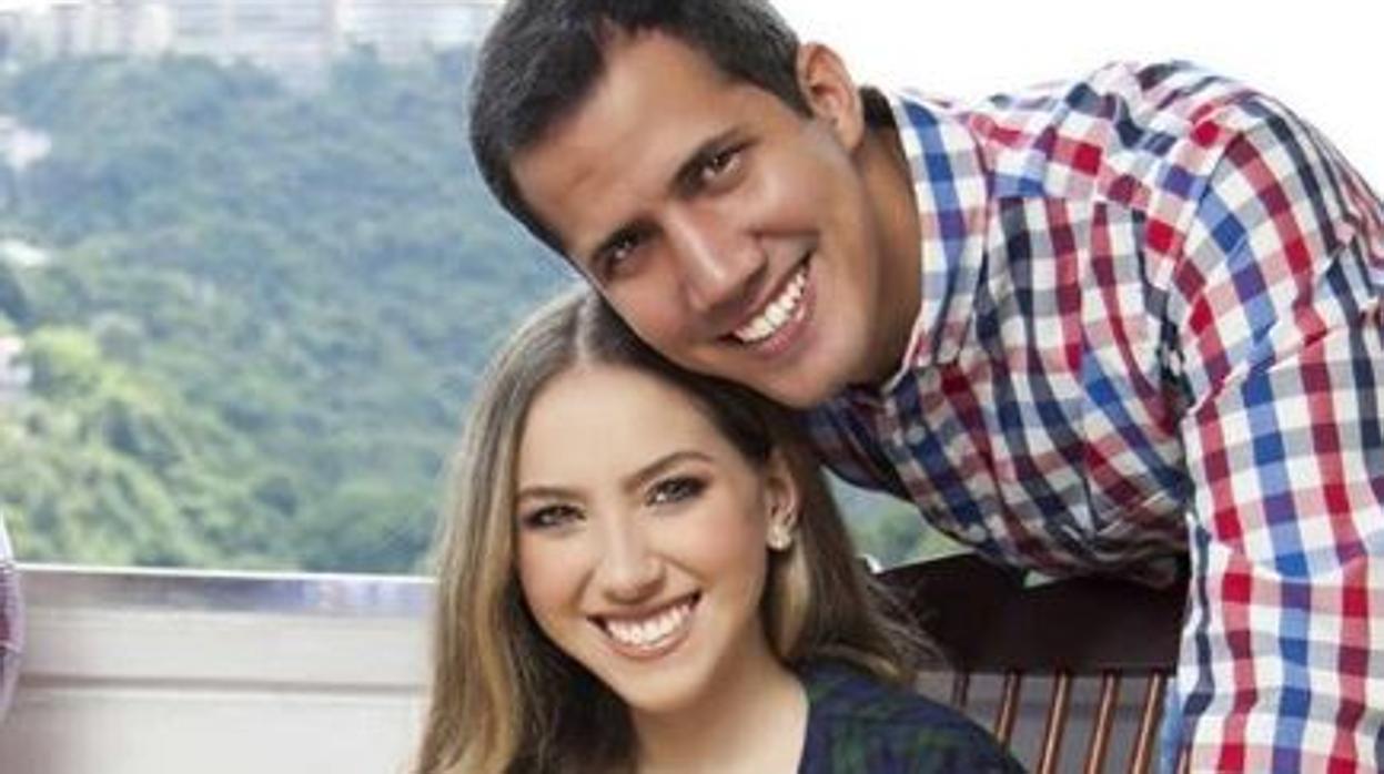Juan Guaidó y su esposa Fabiana Rosana
