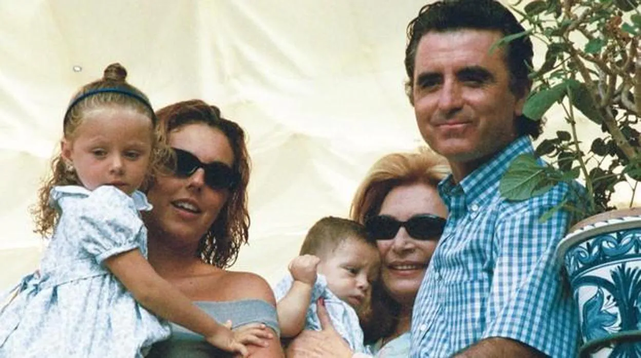 Rocío Jurado y Ortega Cano junto a Rocío Carrasco y sus dos hijos