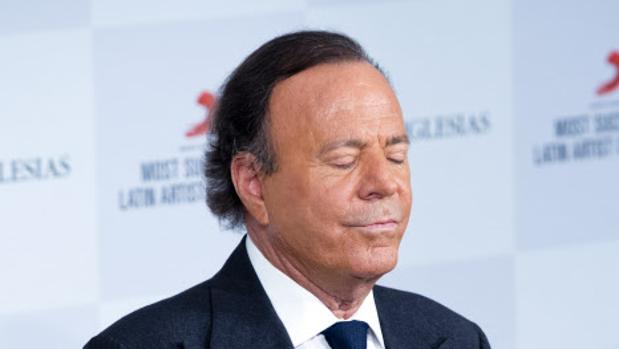 Duro golpe para Julio Iglesias: su supuesto hijo pide una nueva prueba de ADN