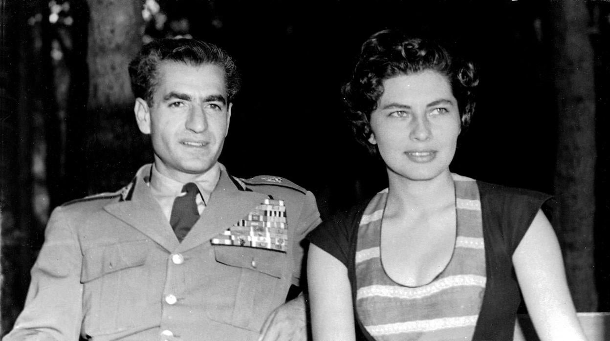 Mohammad Reza Pahleví y Soraya Esfandiary, en 1954