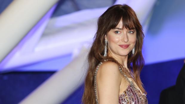 Dakota Johnson confiesa que sus problemas hormonales le están «arruinando la vida»