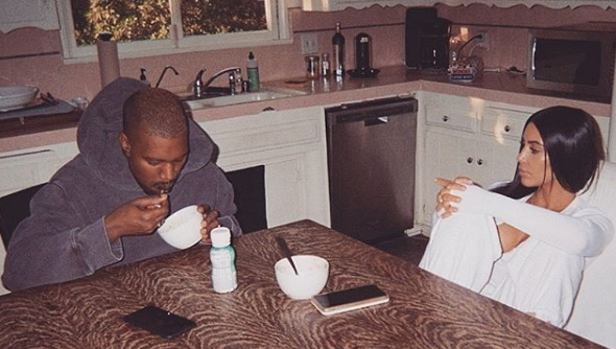 Odio a Kim Kardashian y Kanye West por fingir vivir como una familia normal