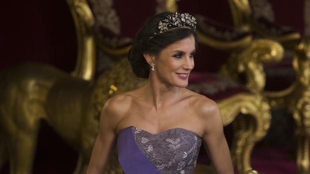 La Reina Letizia rescata del armario uno de sus vestidos más especiales