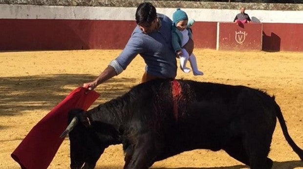 Francisco Rivera vuelve a sembrar la polémica con una foto de su hija dentro de los ruedos