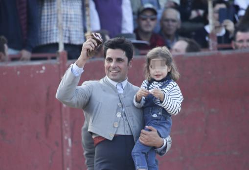 Francisco Rivera vuelve a sembrar la polémica con una foto de su hija dentro de los ruedos