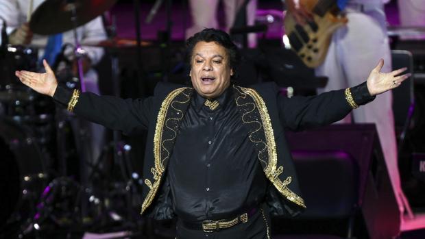 Juan Gabriel está vivo y prepara su reaparición, afirma una carta enviada a López Obrador