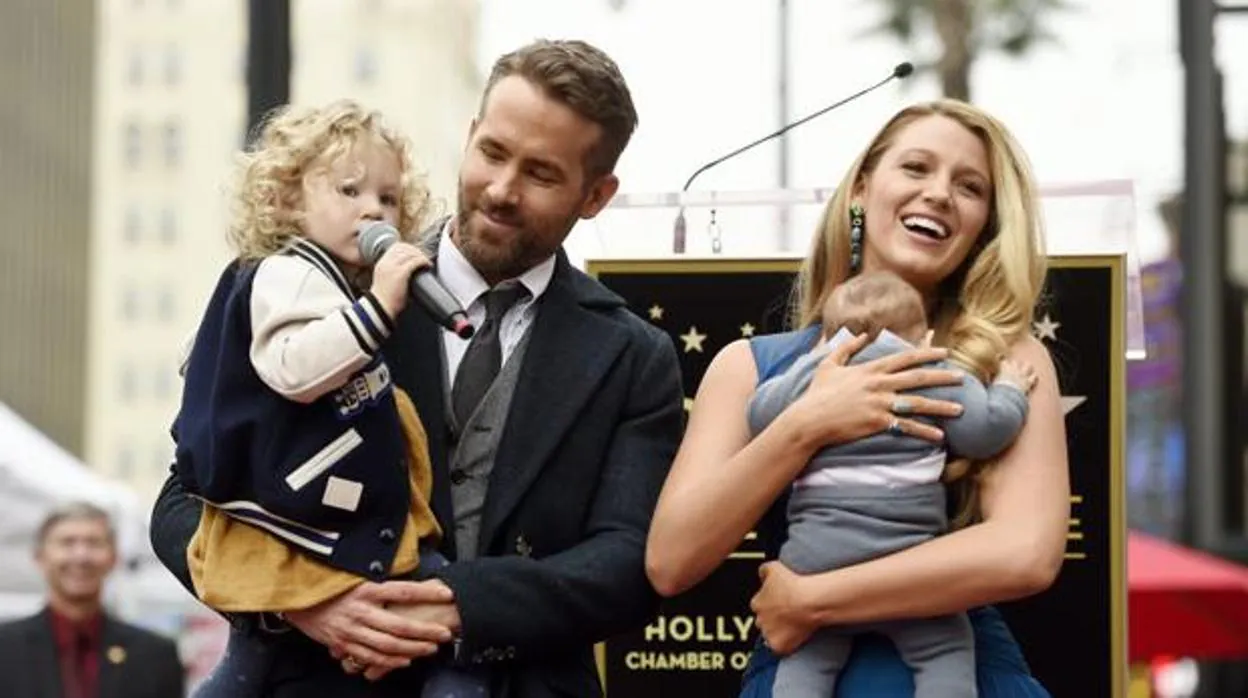 Blake Lively y Ryan Reynolds junto a sus hijas