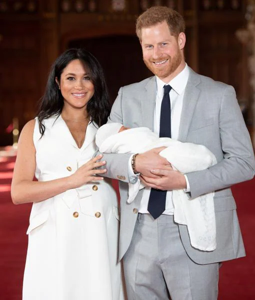 Los Duques de Sussex con su bebé