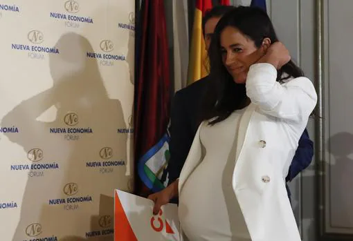 El impresionante parecido de Begoña Villacís y Meghan Markle embarazadas