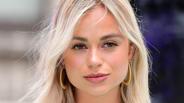 Lady Amelia Windsor desafía el protocolo con unas deportivas en la alfombra roja