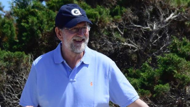 Despedida de soltera en Formentera: el reto de hacerse una foto con Rajoy, aclamado al grito de «¡presidente, presidente!»