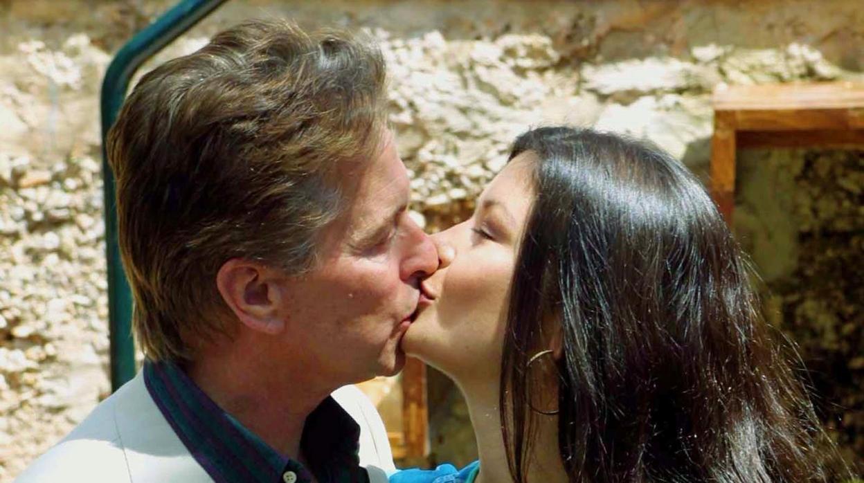 Foto de archivo de Michael Douglas y Catherine Zeta-Jones en Mallorca en 2001