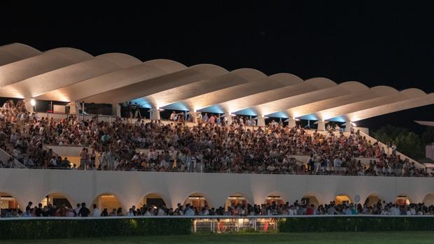 Fiesta a galope en el hipódromo de la Zarzuela