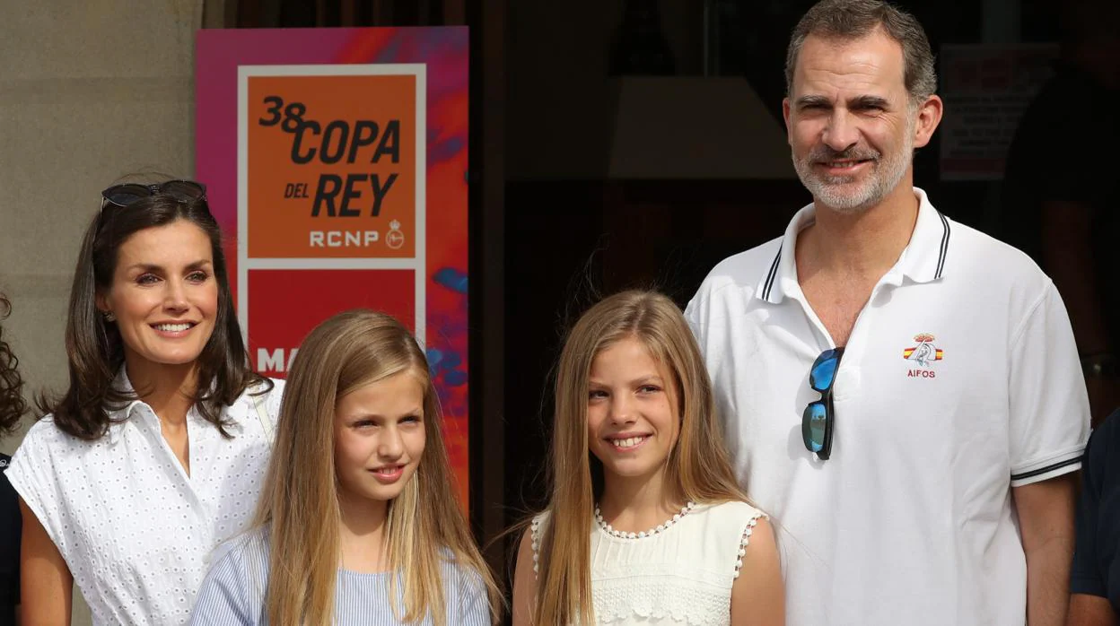 Los Reyes y sus hijas, este jueves en el Real Club Náutico de Palma