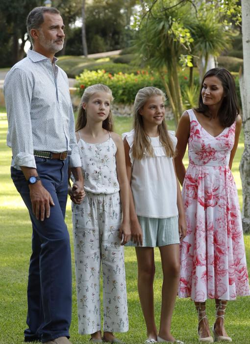 Los Reyes Felipe y Letizia junto a sus hijas, la Princesa Leonor y la Indfanta Sofía