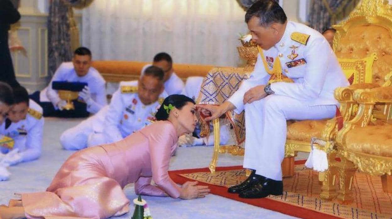Imagen de la boda del rey de Tailandia hace tres meses