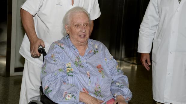 La Infanta Doña Pilar recibe el alta hospitalaria