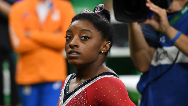 Simone Biles rompe su silencio después de la detención de su hermano por un triple asesinato
