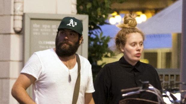 Adele presenta la demanda para divorciarse de Simon Konecki