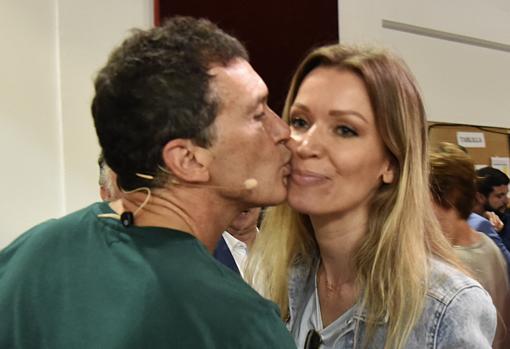 Antonio Banderas junto a Nicole