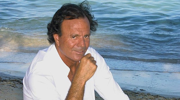 «España tiene una relación de amor y odio con Julio Iglesias»