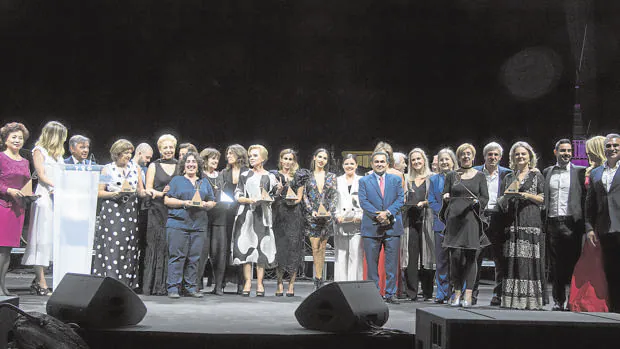 Cumbre de personalidades y famosos en la gran noche de los Premios Sesderma
