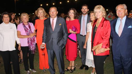 Nena Benjumea, Rocío Benjumea, Pía Benjumea, José Antonio Maesso, Nuria Escatllar, Rodrigo Maesso, Marta Loscertales y los Marqueses de la Rosa