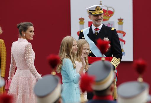 El «look» más romántico de la Reina Letizia en la Fiesta Nacional