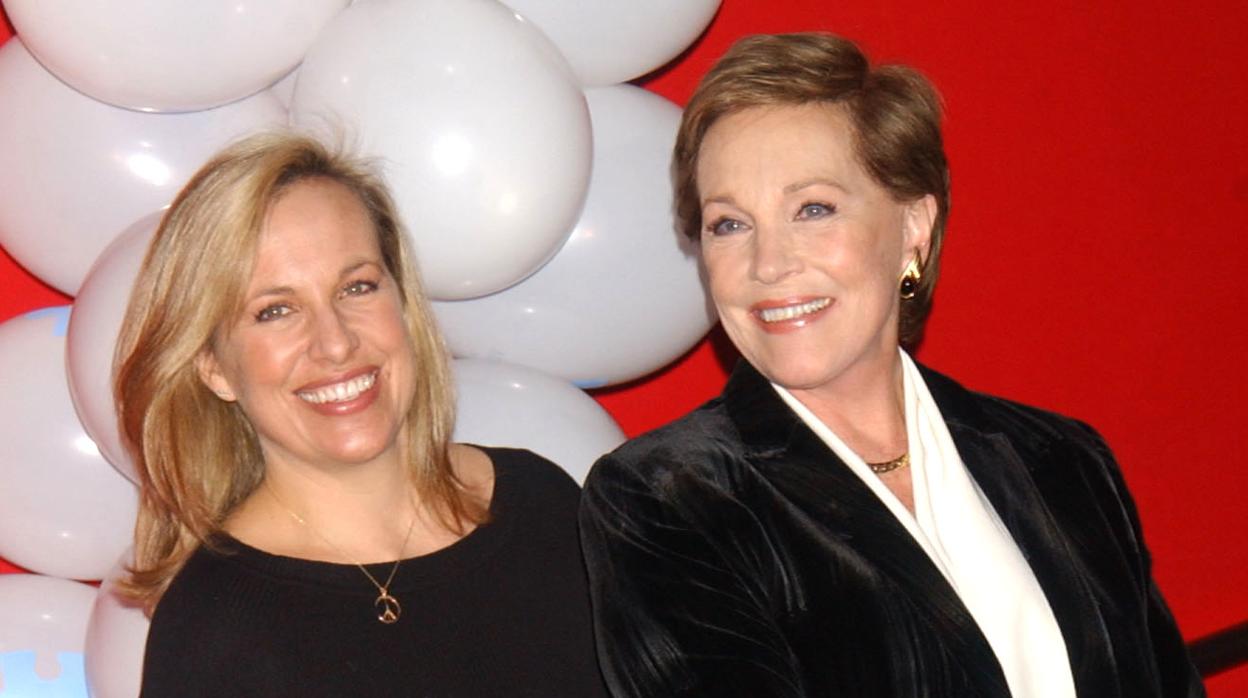 Julie Andrews «recupera» su voz para hablar de su vida