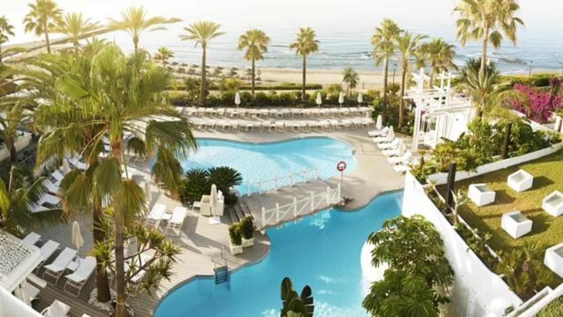 Una de las piscinas del hotel Puente Romano de Marbella