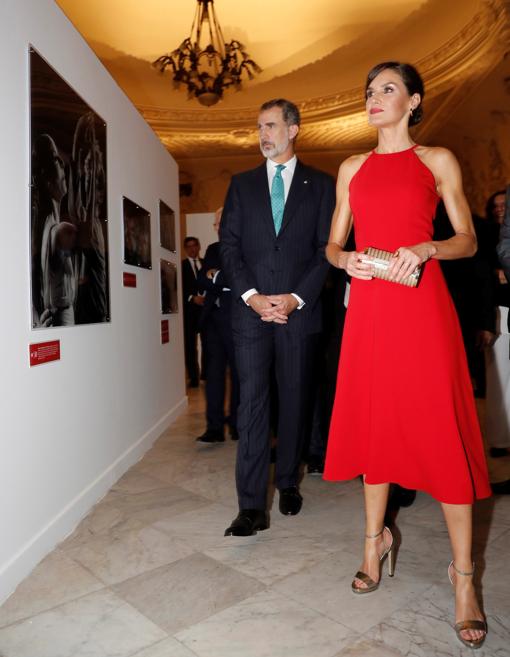 Los tres conjuntos con los que la Reina Letizia ha dado una lección de estilo en Cuba