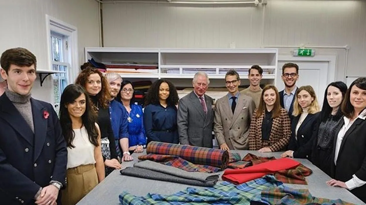 El Príncipe Carlos lanza una línea de ropa solidaria