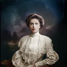 La Princesa Alicia de Battenberg antes de su boda en 1903