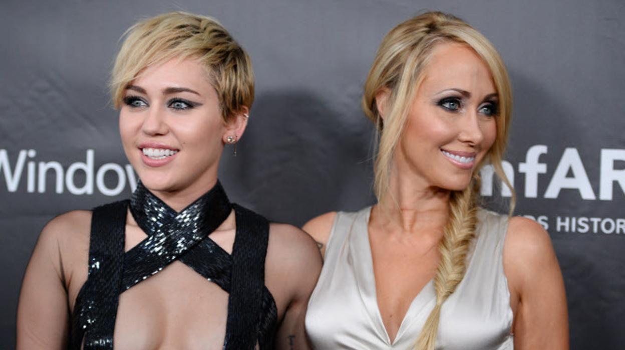 El inexplicable corte de pelo de Miley Cyrus hecho por su madre