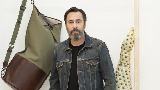 Juanjo Oliva: «La democratización de la moda no existe si se acaba fabricando la ropa en Bangladesh»