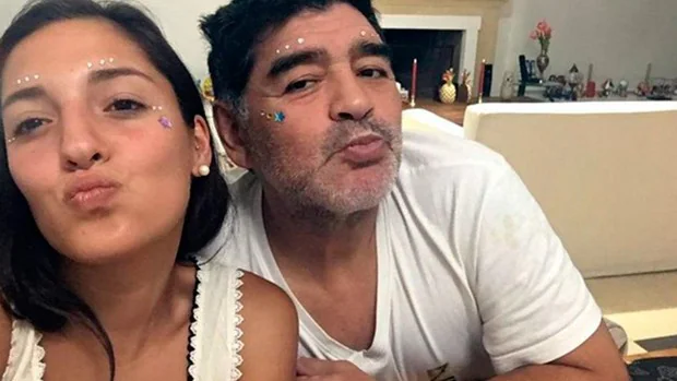Jana Maradona, la hija extraoficial del «Pelusa» que quiere triunfar como modelo «curvy»
