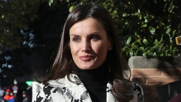 La Reina Letizia, de luto en su primer acto oficial en homenaje a la Infanta Pilar