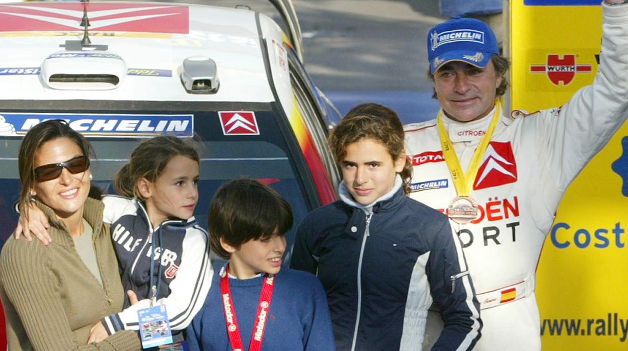 Carlos Sainz junto a su mujer Reyes y sus hijos Ana, Carlos y Blanca