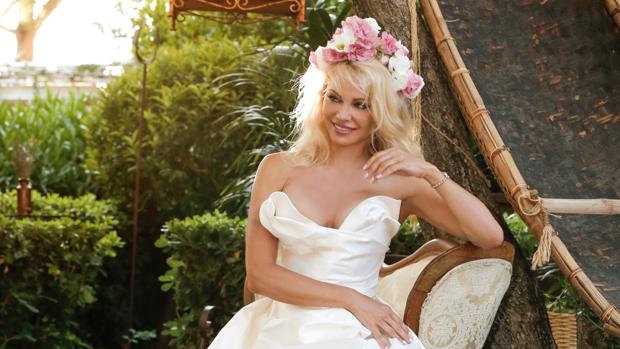 Pamela Anderson se casa en secreto con el productor Jon Peters