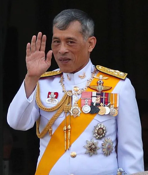 La concubina del Rey de Tailandia, en paradero desconocido tras ser despojada de sus títulos