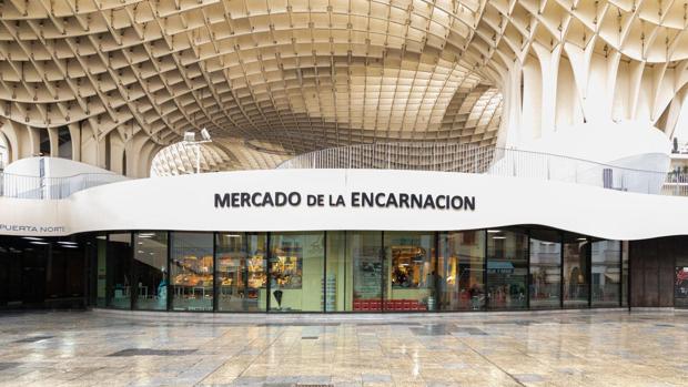 Un mediodía en el Mercado de la Encarnación, del guiso a la calle Jamón