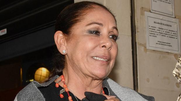 Isabel Pantoja, rota por la muerte de la madre de Paz Padilla