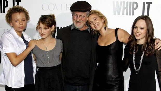 La hija de Steven Spielberg inicia su carrera como actriz porno y estríper